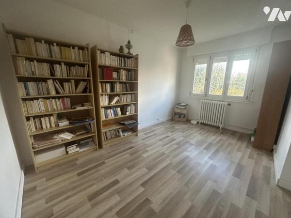 Maison semi-individuelle spacieuse – 5 chambres – Quartier prisé proche Jardin Public