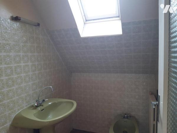 Maison à vendre à CLEGUEREC (56480), Morbihan (56), centre-bourg, située dans un quartier calme...