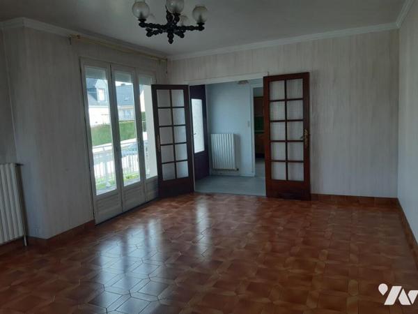 Maison à vendre à CLEGUEREC (56480), Morbihan (56), centre-bourg, située dans un quartier calme...