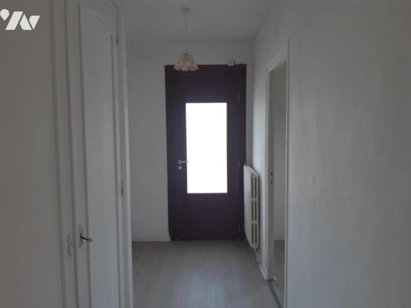 Maison à vendre à CLEGUEREC (56480), Morbihan (56), centre-bourg, située dans un quartier calme...