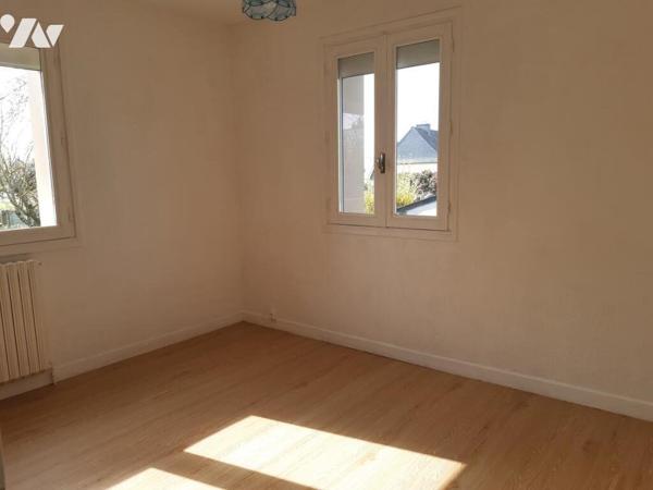 Maison à vendre à CLEGUEREC (56480), Morbihan (56), centre-bourg, située dans un quartier calme...