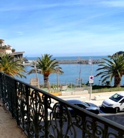 Bien d'exception en front de mer - Appartement dans une maison de maître classée - Cerbère