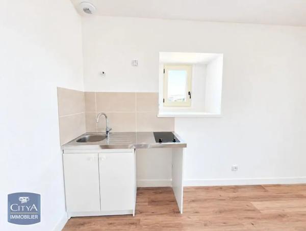 Appartement à louer 2 pièces 68.46m² Chinon (37500)