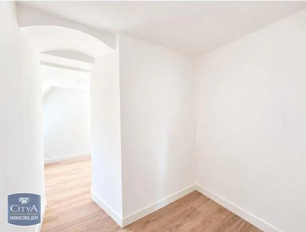 Appartement à louer 2 pièces 68.46m² Chinon (37500)
