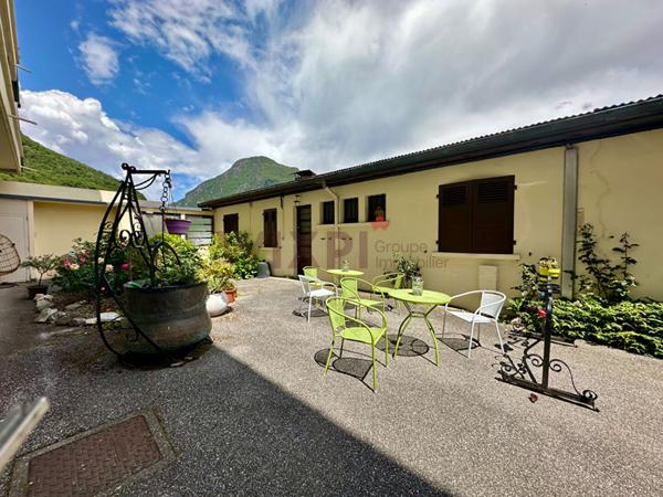 HOTEL/ IMMEUBLE DE 1200m2 , La lechere HOTEL/ IMMEUBLE DE 1200m2 , La lechere