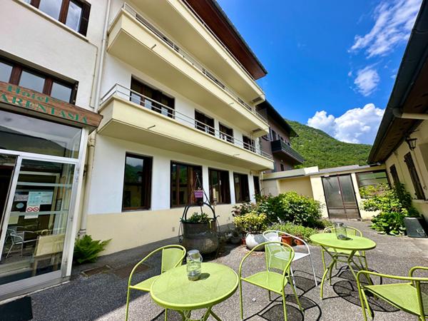 HOTEL/ IMMEUBLE DE 1200m2 , La lechere HOTEL/ IMMEUBLE DE 1200m2 , La lechere