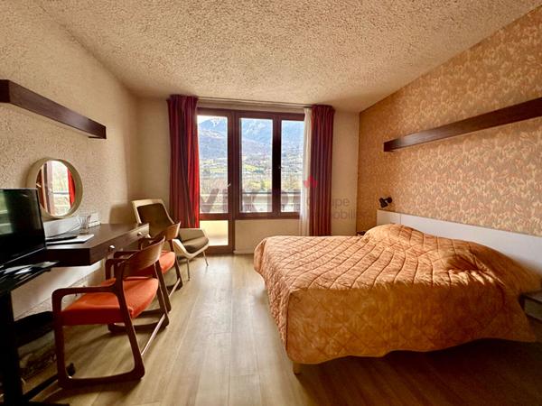 HOTEL/ IMMEUBLE DE 1200m2 , La lechere HOTEL/ IMMEUBLE DE 1200m2 , La lechere