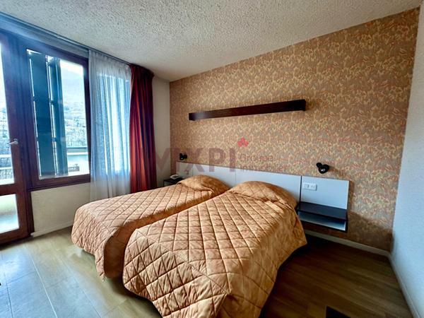 HOTEL/ IMMEUBLE DE 1200m2 , La lechere HOTEL/ IMMEUBLE DE 1200m2 , La lechere