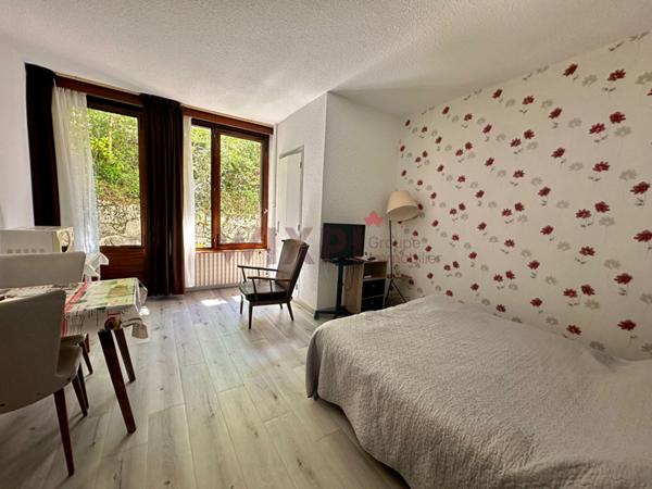 HOTEL/ IMMEUBLE DE 1200m2 , La lechere HOTEL/ IMMEUBLE DE 1200m2 , La lechere