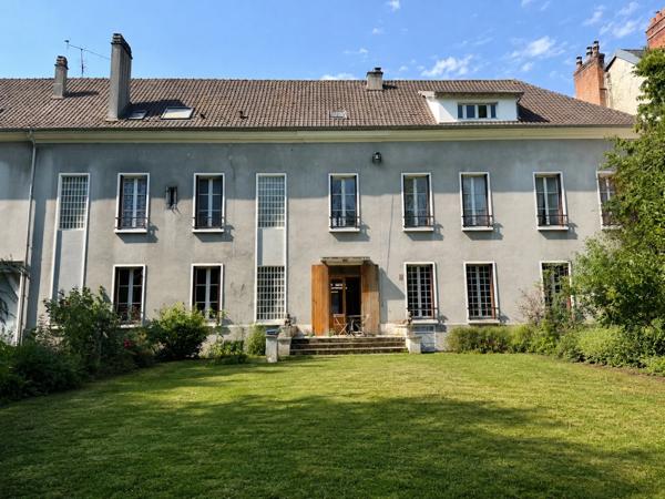 Ensemble immobilier de caractère avec jardin de 1 500 m² au cœur de Meaux
