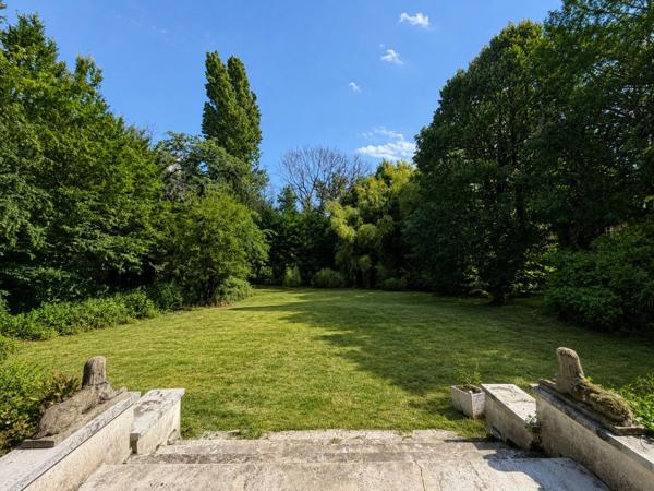 Ensemble immobilier de caractère avec jardin de 1 500 m² au cœur de Meaux
