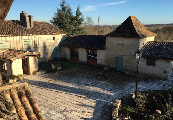 Belle maison et grange convertie avec 24 hectares de terrain et vues