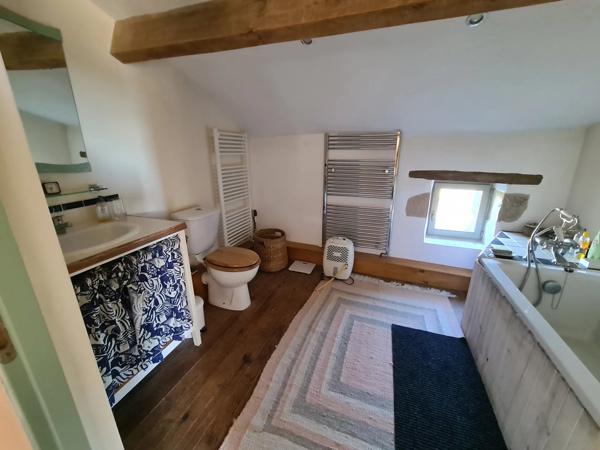 Belle maison et grange convertie avec 24 hectares de terrain et vues
