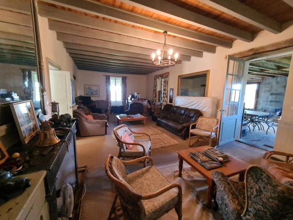 Belle maison et grange convertie avec 24 hectares de terrain et vues