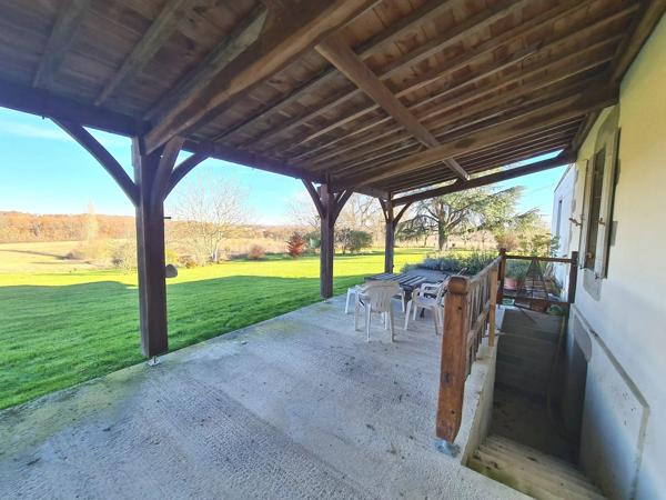 Belle maison et grange convertie avec 24 hectares de terrain et vues