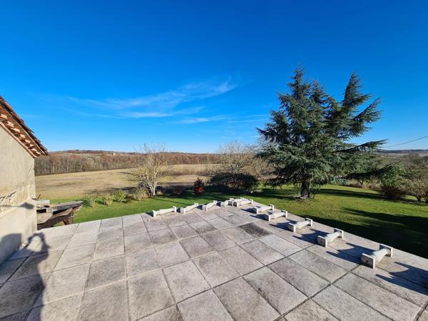 Belle maison et grange convertie avec 24 hectares de terrain et vues