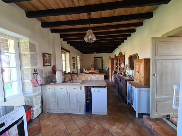 Belle maison et grange convertie avec 24 hectares de terrain et vues