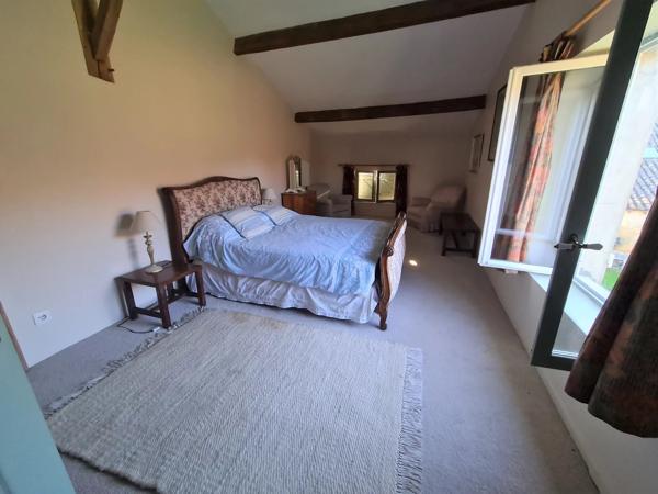Belle maison et grange convertie avec 24 hectares de terrain et vues