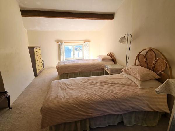 Belle maison et grange convertie avec 24 hectares de terrain et vues