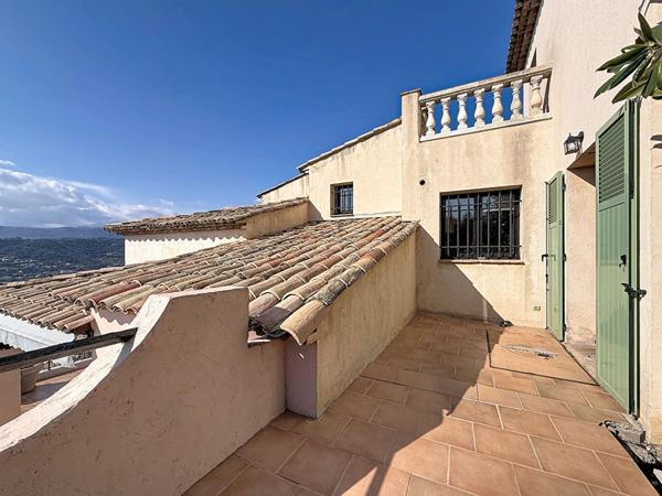 Propriété avec 2 villas sur terrain de 2 900 m² ? Vue mer