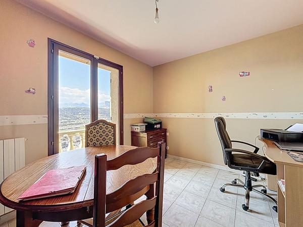 Propriété avec 2 villas sur terrain de 2 900 m² ? Vue mer