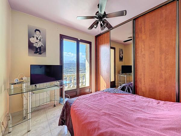 Propriété avec 2 villas sur terrain de 2 900 m² ? Vue mer