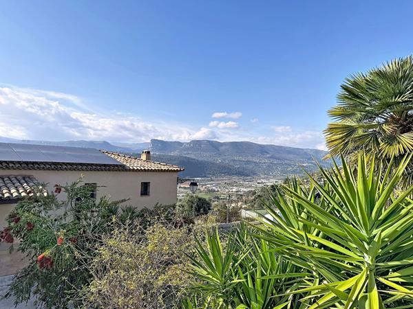 Propriété avec 2 villas sur terrain de 2 900 m² ? Vue mer