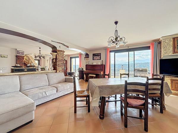 Propriété avec 2 villas sur terrain de 2 900 m² ? Vue mer