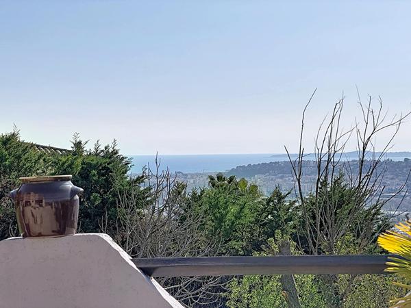 Propriété avec 2 villas sur terrain de 2 900 m² ? Vue mer