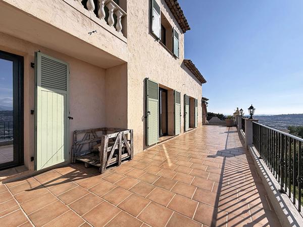 Propriété avec 2 villas sur terrain de 2 900 m² ? Vue mer