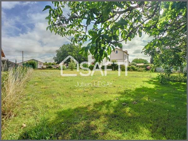 GRAND TERRAIN CONSTRUCTIBLE EN CENTRE BOURG