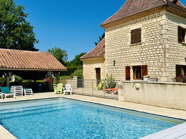 Maison périgourdine moderne avec gîte et superbes vues