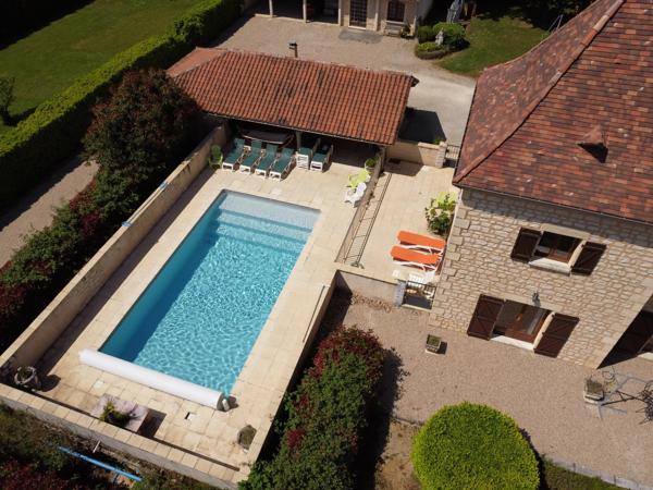 Maison périgourdine moderne avec gîte et superbes vues