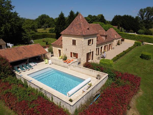 Maison périgourdine moderne avec gîte et superbes vues