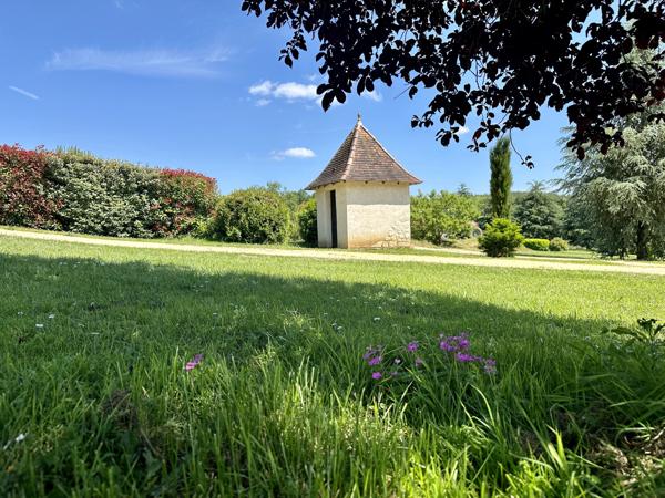 Maison périgourdine moderne avec gîte et superbes vues
