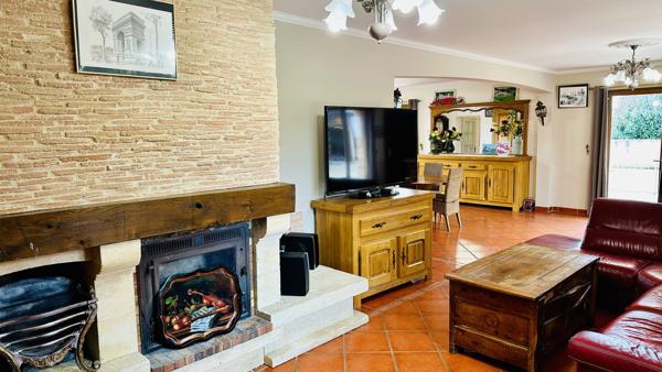 Maison périgourdine moderne avec gîte et superbes vues