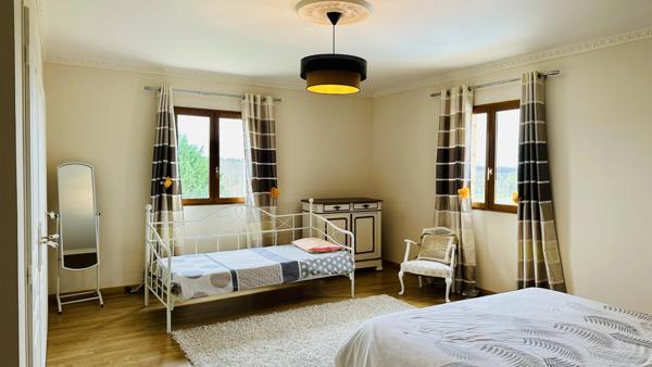 Maison périgourdine moderne avec gîte et superbes vues