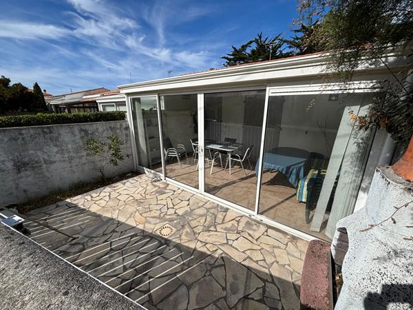 À deux pas de la plage, le charme d'un pied-à-terre avec jardin privatif !