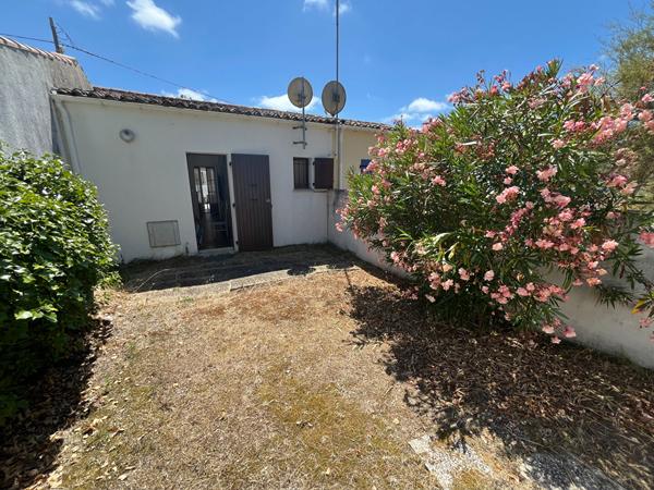 À deux pas de la plage, le charme d'un pied-à-terre avec jardin privatif !