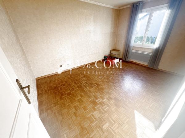 Maison
                                                                                                                                                                                                                                                                                                                        6 pièce(s)                                                                                                                                                                                                          3 chambre(s)                                                                                                                                                                                                          90  m²