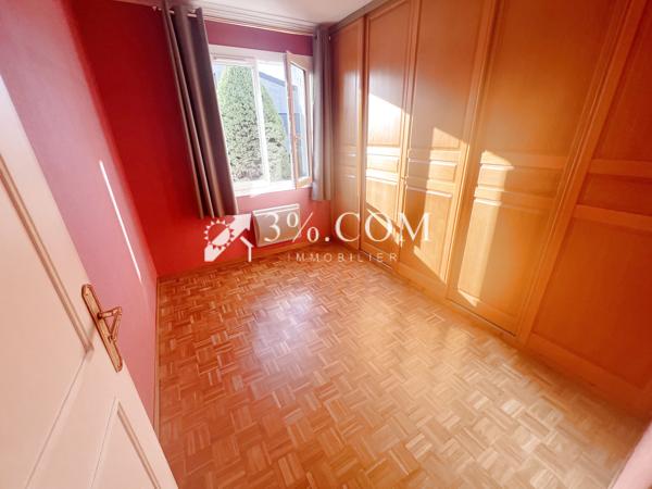Maison
                                                                                                                                                                                                                                                                                                                        6 pièce(s)                                                                                                                                                                                                          3 chambre(s)                                                                                                                                                                                                          90  m²