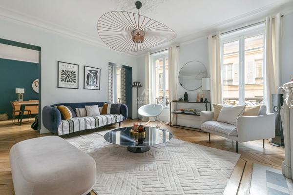 Versailles Notre-Dame Les Prés - Maison 12 pièces 267m² au sol avec terrasse et jardin agrémenté d'une piscine €2 270 000 ** - Référence 26771