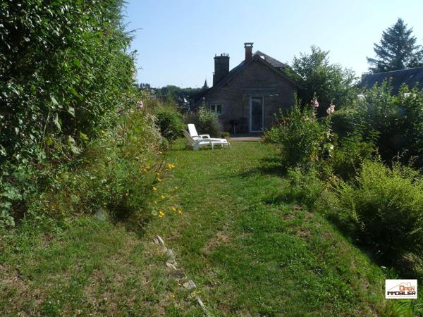 Maison en pierres type t9, un appartement type T3, terrain, village médiéval proche de Tulle