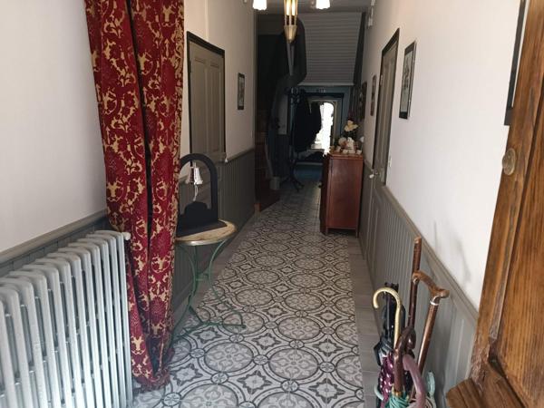 Maison en pierres type t9, un appartement type T3, terrain, village médiéval proche de Tulle