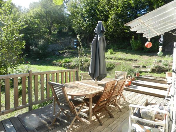 Maison en pierres type t9, un appartement type T3, terrain, village médiéval proche de Tulle