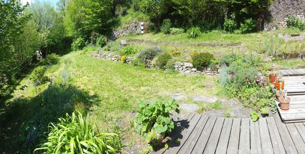 Maison en pierres type t9, un appartement type T3, terrain, village médiéval proche de Tulle