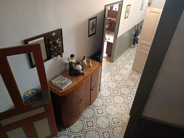 Maison en pierres type t9, un appartement type T3, terrain, village médiéval proche de Tulle