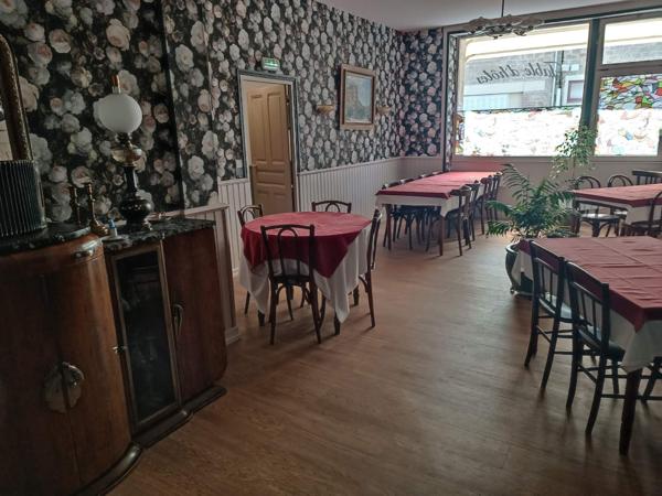 Maison en pierres type t9, un appartement type T3, terrain, village médiéval proche de Tulle