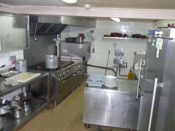 Maison en pierres type t9, un appartement type T3, terrain, village médiéval proche de Tulle