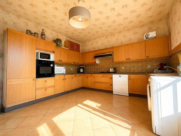 Vente                                                      Maison
                        
                     7 pièces                      145 m2                     à Jouy-le-Châtel